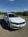 Volkswagen Passat - 2