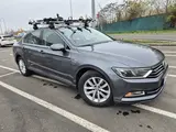 Volkswagen Passat - 1