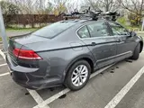 Volkswagen Passat - 2