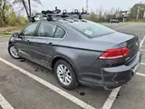 Volkswagen Passat - 4