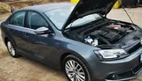 Volkswagen Jetta - 2