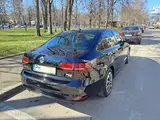 Volkswagen Jetta - 1