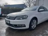 Volkswagen Passat - 2