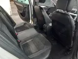 Volkswagen Passat - 8