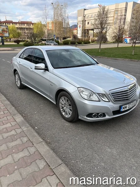 Mercedes-Benz 220 #9