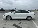 Volkswagen Jetta - 2