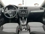 Volkswagen Jetta - 7