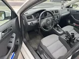 Volkswagen Jetta - 8