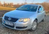 Volkswagen Passat - 1
