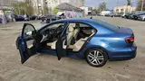 Volkswagen Jetta - 8