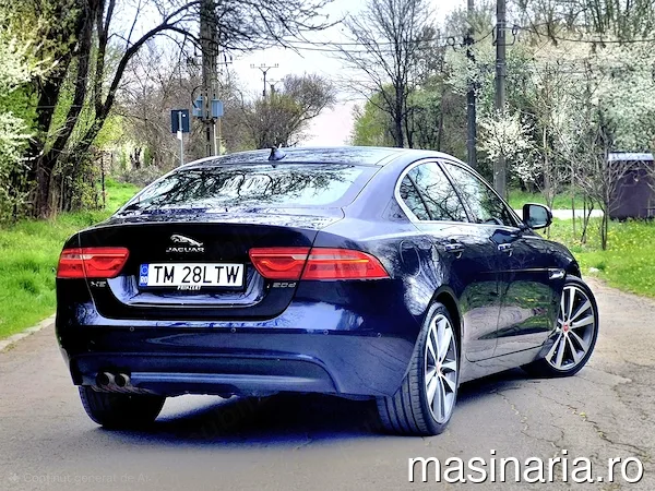 Jaguar XE #10