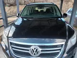 Volkswagen Tiguan - 1