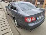 Volkswagen Jetta - 4