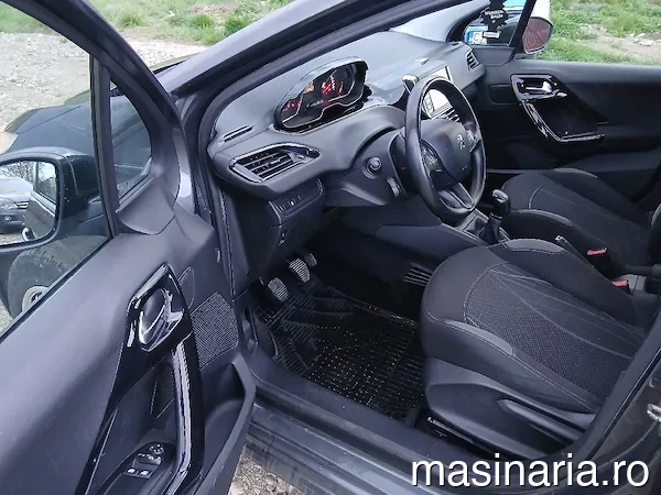 Peugeot 208 #8