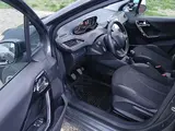 Peugeot 208 - 8