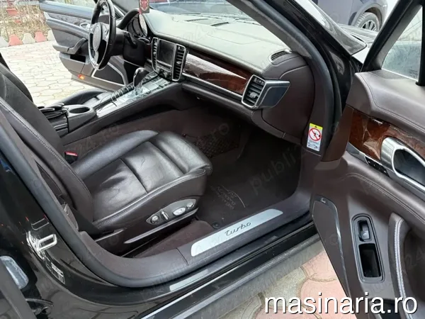 Porsche Panamera #4