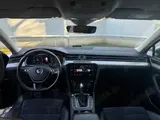 Volkswagen Passat - 9