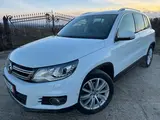 Volkswagen Tiguan - 1
