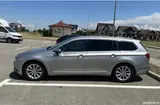 Volkswagen Passat - 4