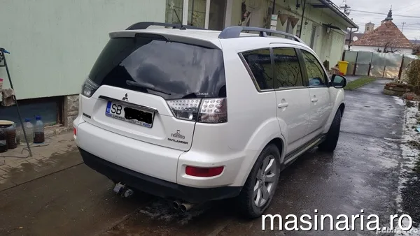 Mitsubishi Outlander #3