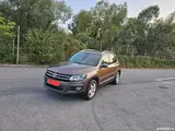 Volkswagen Tiguan - 1