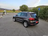 Volkswagen Tiguan - 4