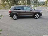 Volkswagen Tiguan - 5