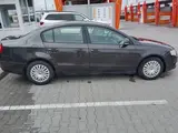 Volkswagen Passat - 1
