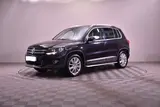 Volkswagen Tiguan - 1