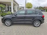 Volkswagen Tiguan - 1