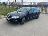 Volkswagen Passat - 1
