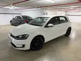 Volkswagen Golf - 8