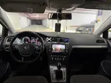 Volkswagen Golf - 10