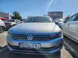 Volkswagen Passat - 1