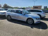 Volkswagen Passat - 8