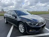 Volkswagen Passat - 2
