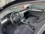 Volkswagen Passat - 8