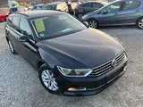 Volkswagen Passat - 1