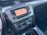 Volkswagen Passat - 2