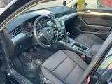 Volkswagen Passat - 4