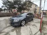 Volkswagen Passat - 1