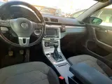 Volkswagen Passat - 4