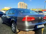 Volkswagen Passat - 8