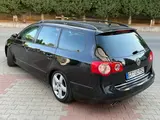 Volkswagen Passat - 4