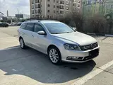 Volkswagen Passat - 1